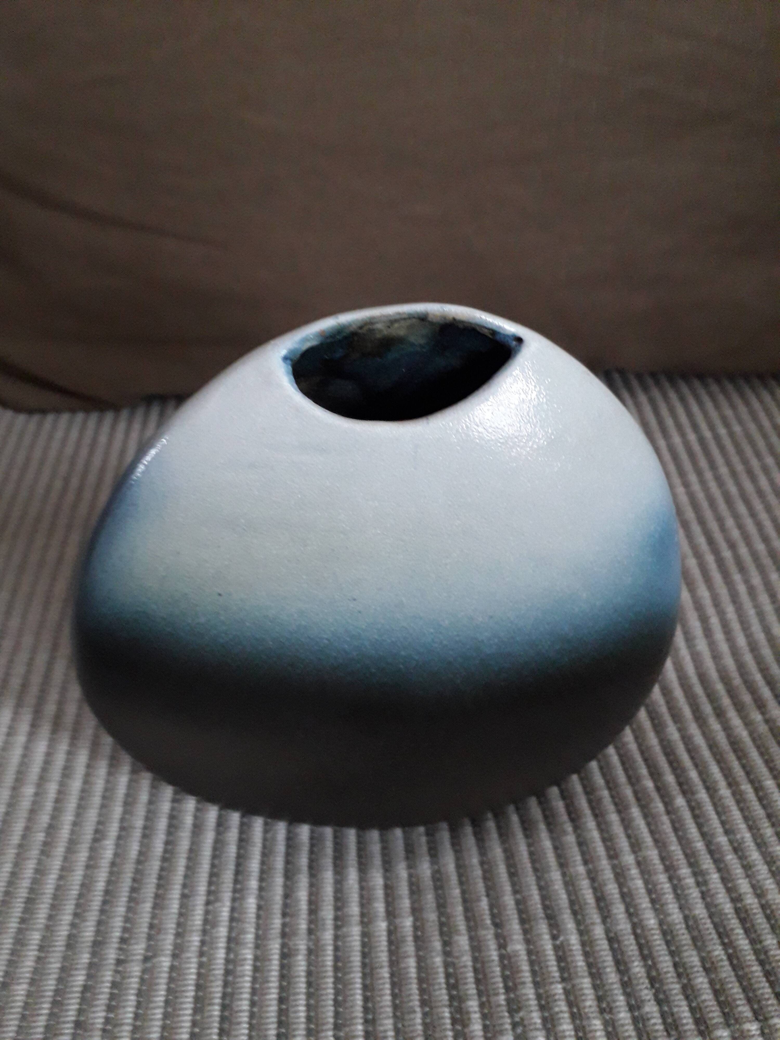 Very original vintage vase signed Mb