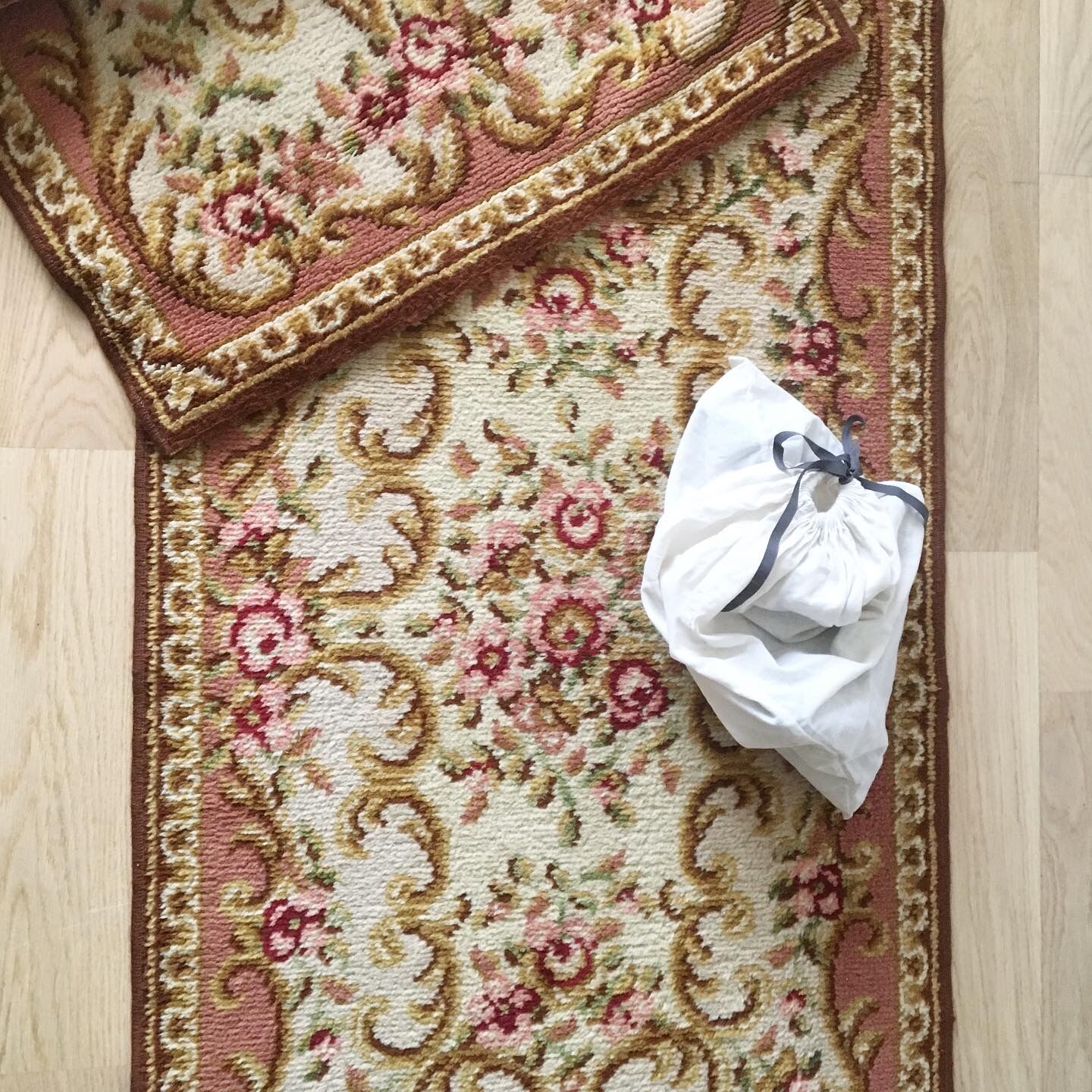 Vintage carpet 140x74cm