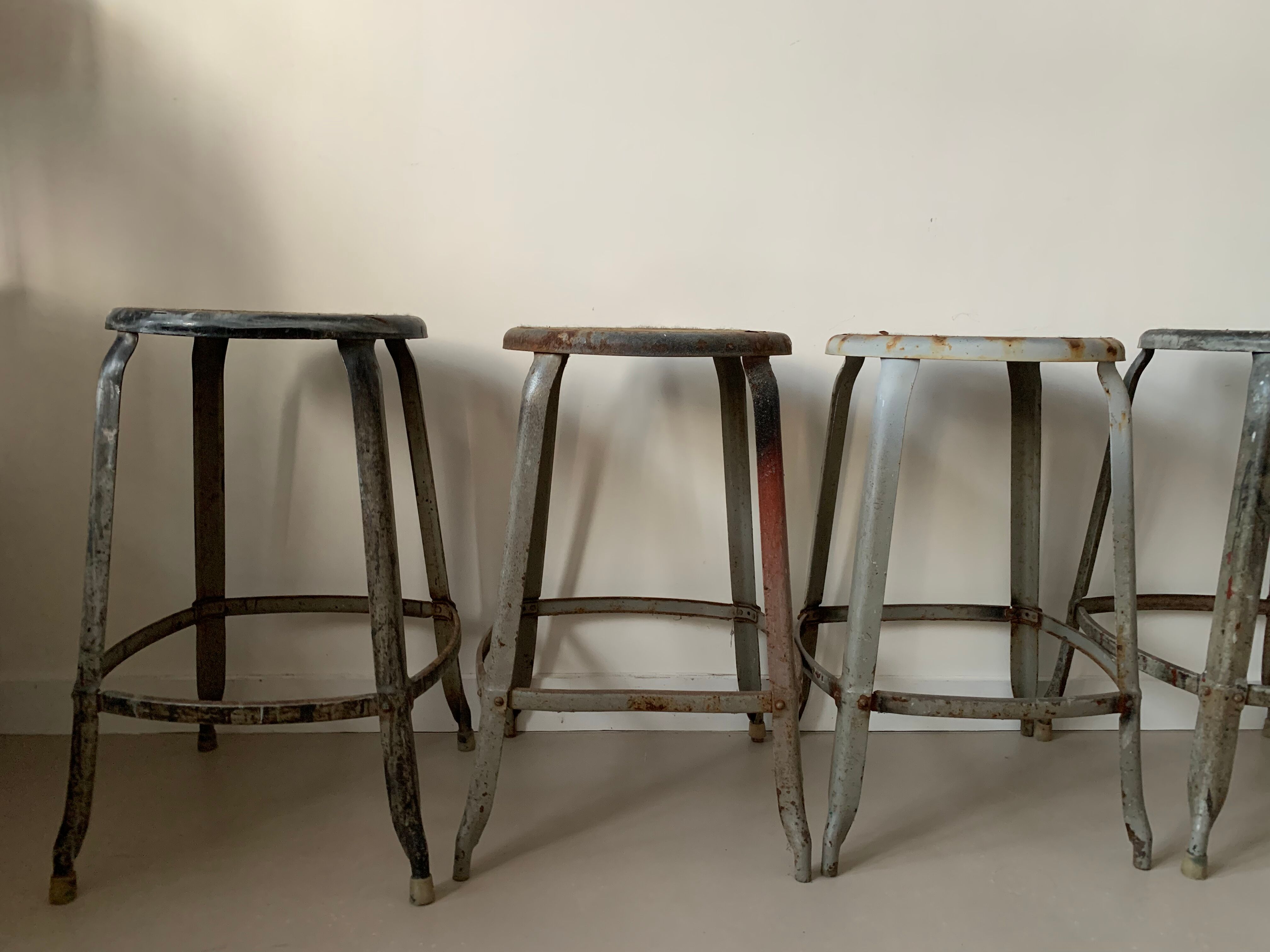 Lot 4 tabourets Nicolle anciens