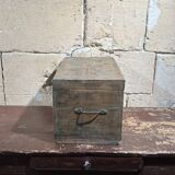 Small Indian chest, with two levels and several compartments, unique piece