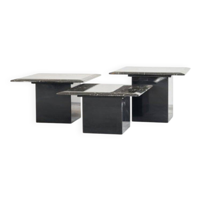Set de 3 tables basses en marbre et laque, années 1970