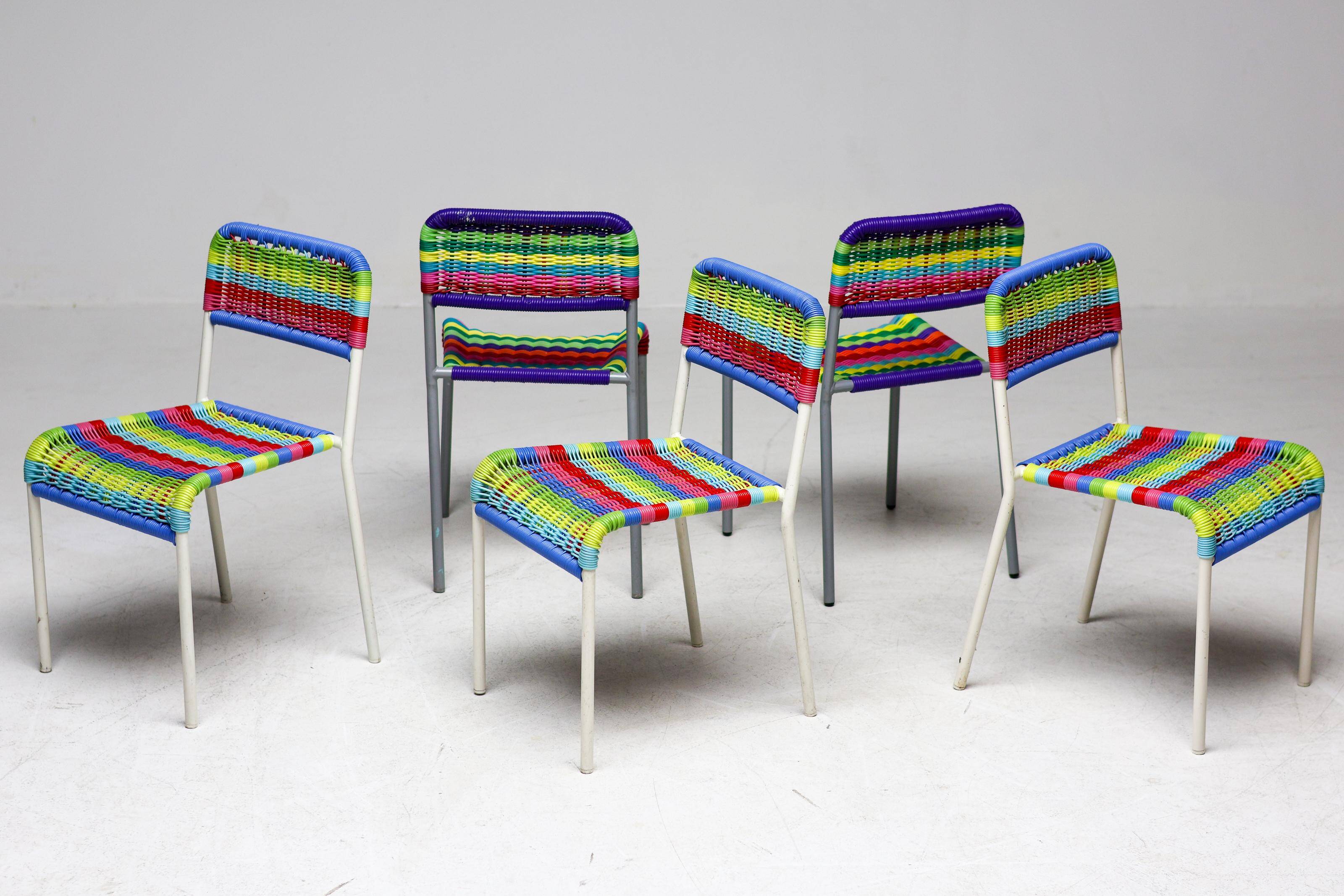 Ensemble de cinq chaises pour enfants IKEA Färgglad