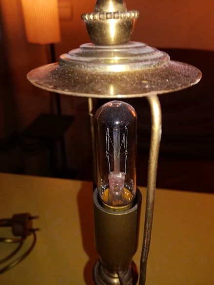 Bedside lamp with pampilles