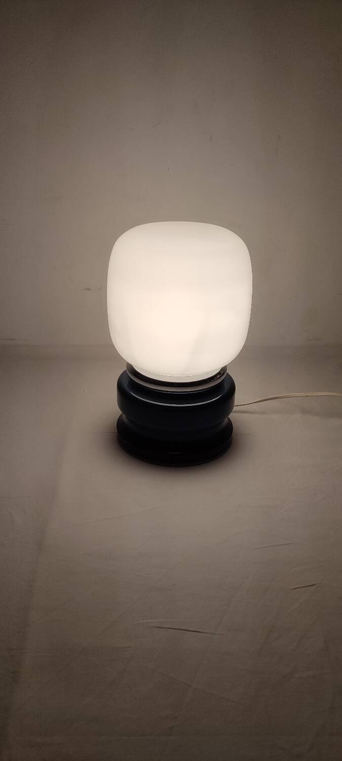 Lámpara de mesa metálica. España, 1960s.