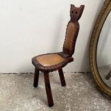 Folding tripod stool with cat back