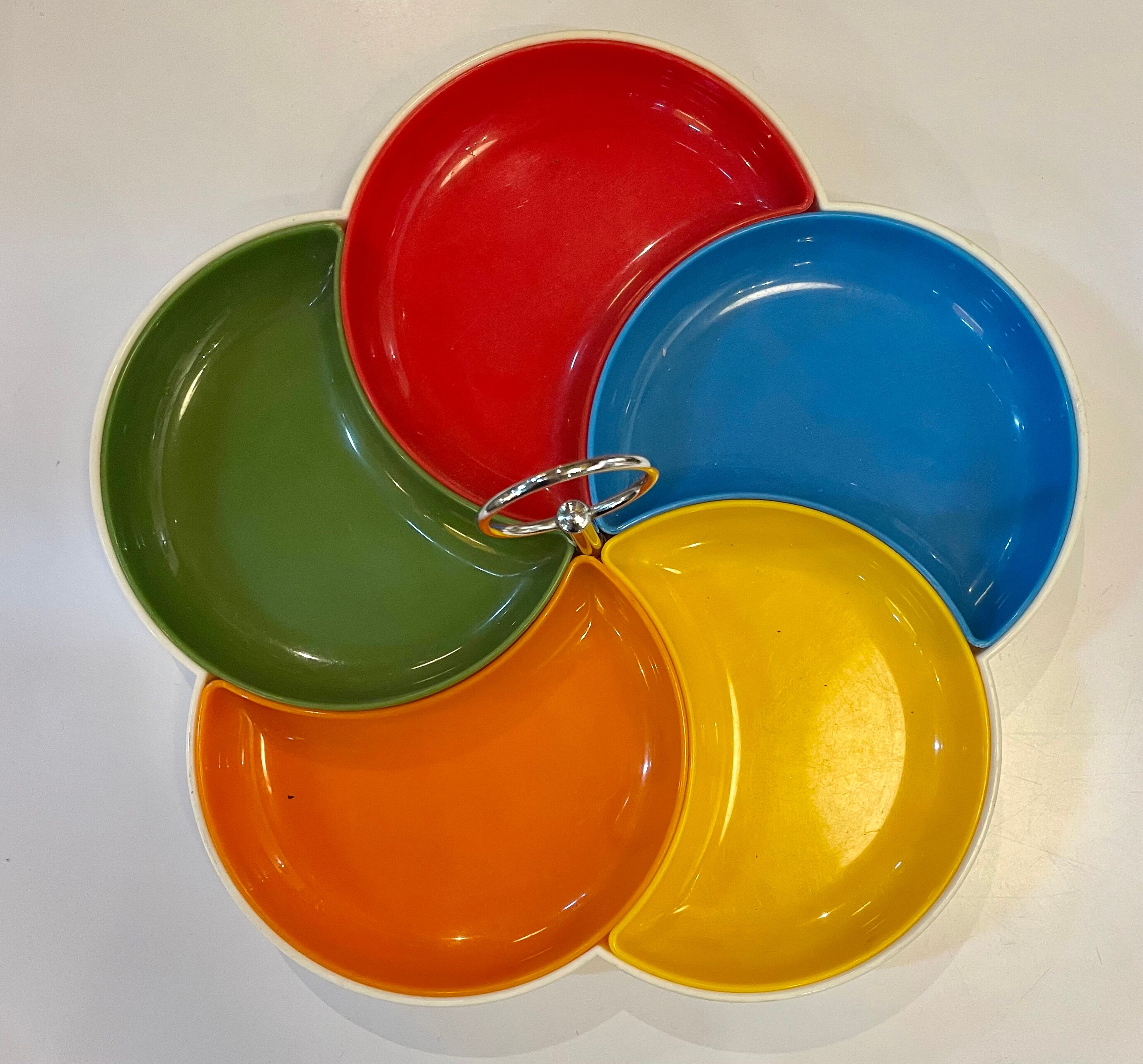 Multicoloured vintage plastic aperitif platter