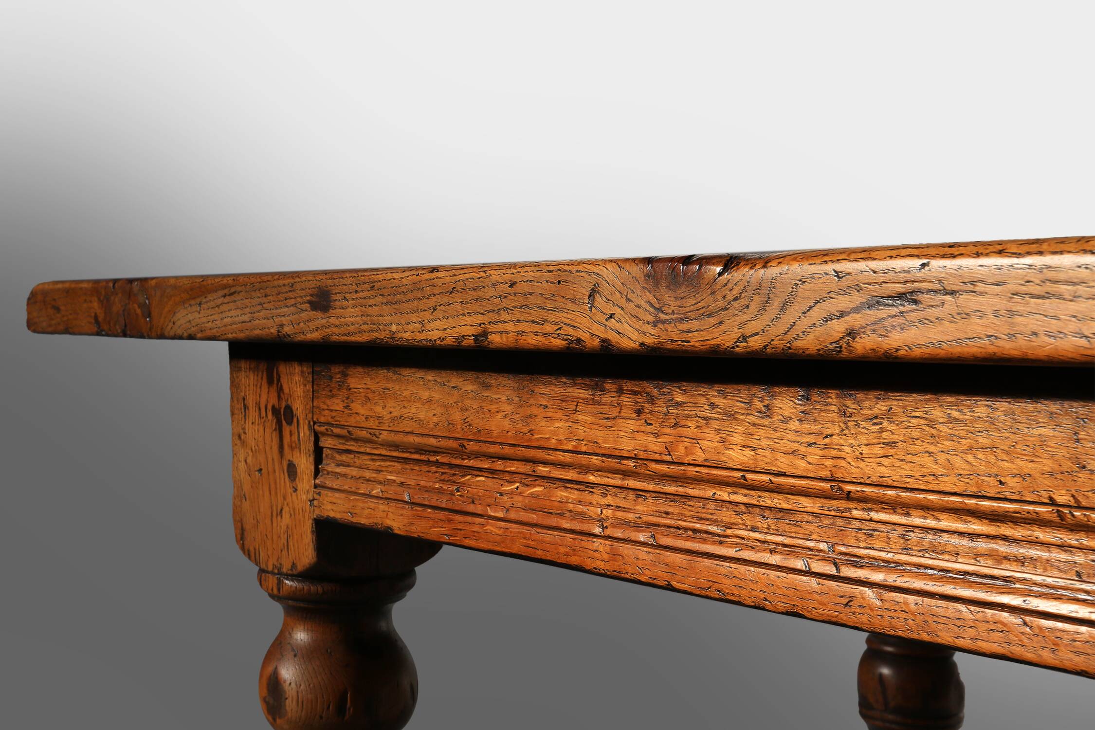Table à manger française en chêne du XVIIIe siècle