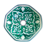 Moroccan salad with an octagon with green volutes