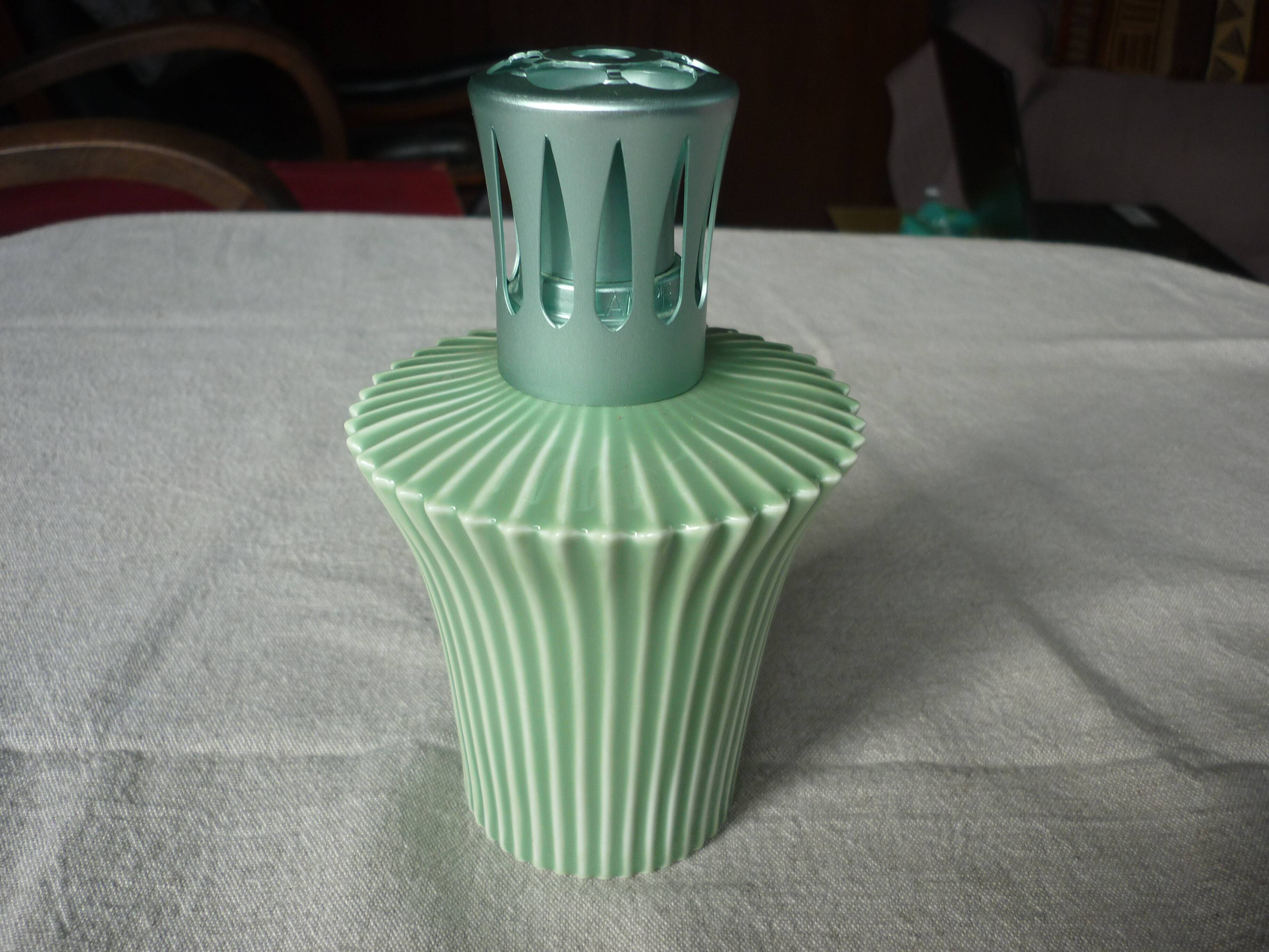 Green streaked cermal shepherd lamp