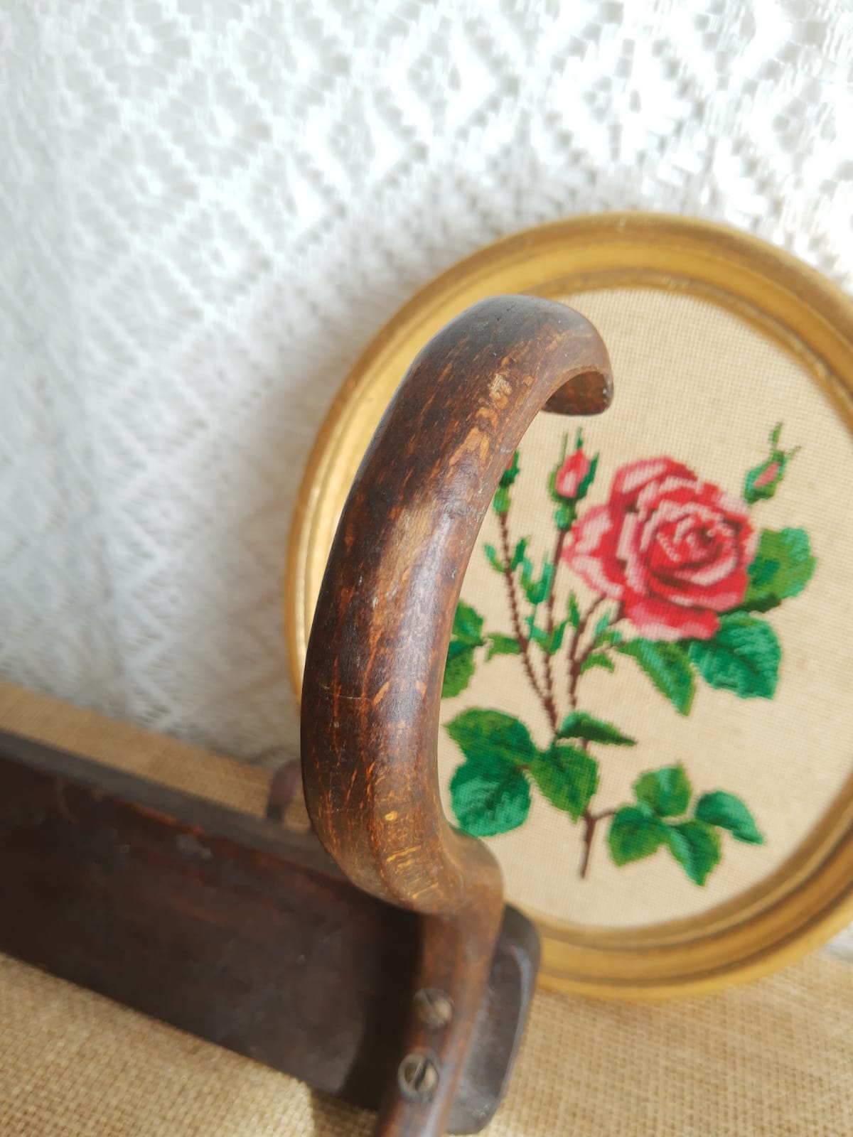 Wall coat rack in curved wood 3 pateres