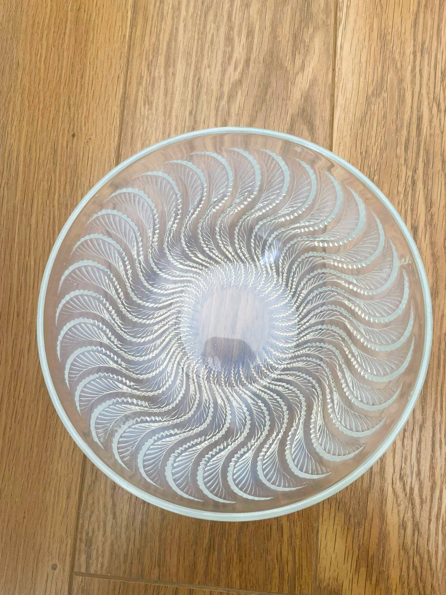 Opalescent glass bowl “Actinia” by René Lalique