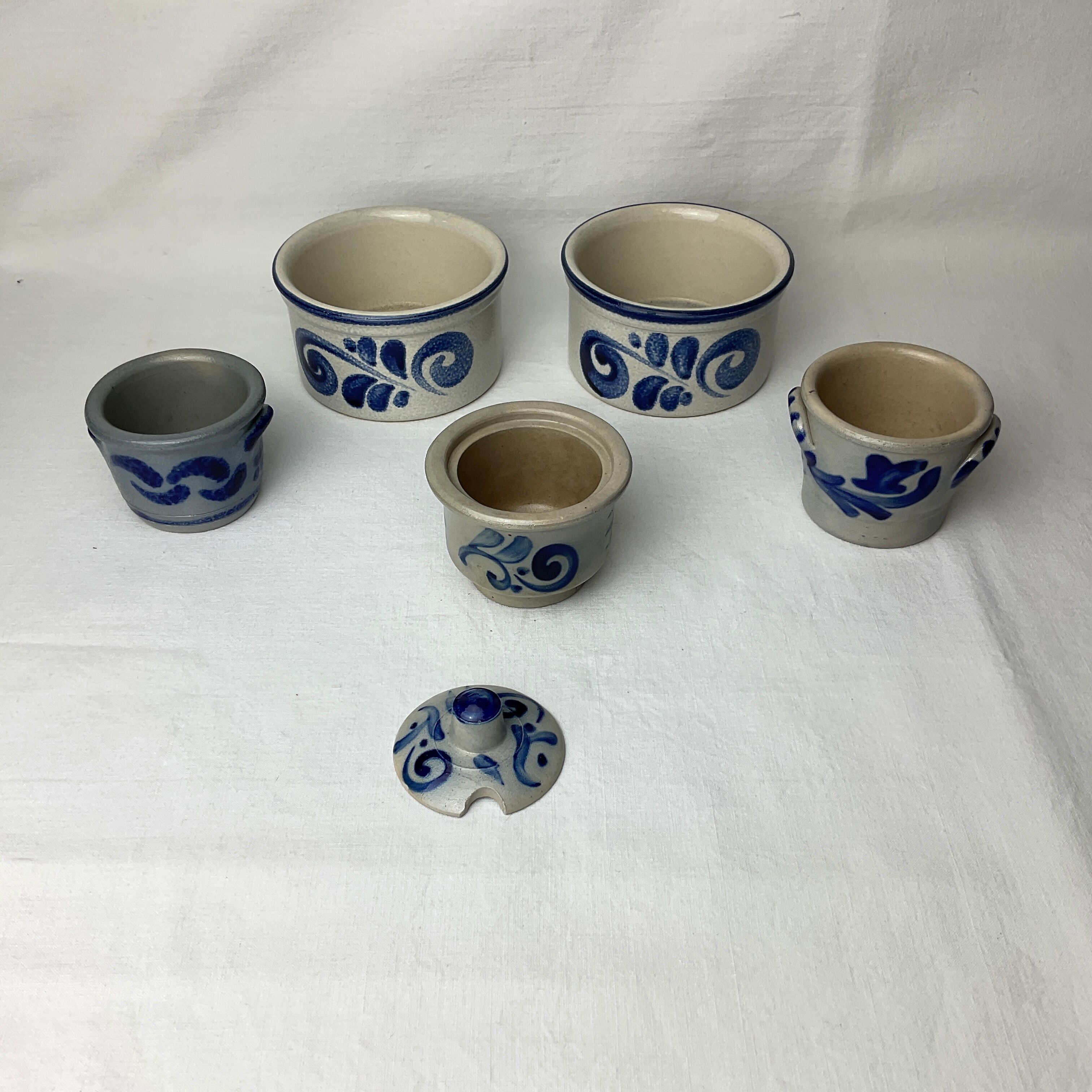 Series of 5 small blue sandstone pots