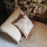 Rest bed with its 3 cushions