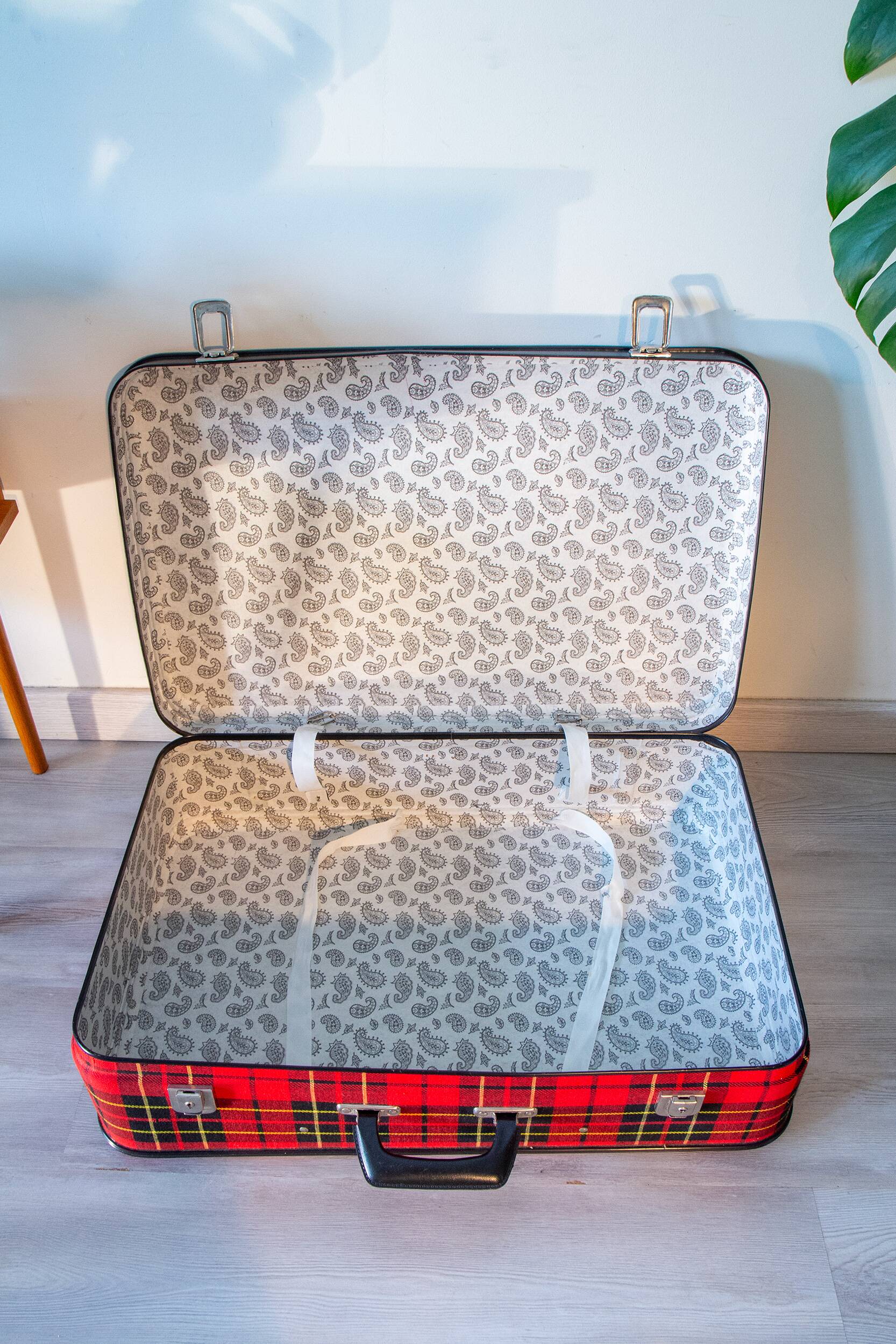 Tartan Scottish fabric suitcase, 1960s