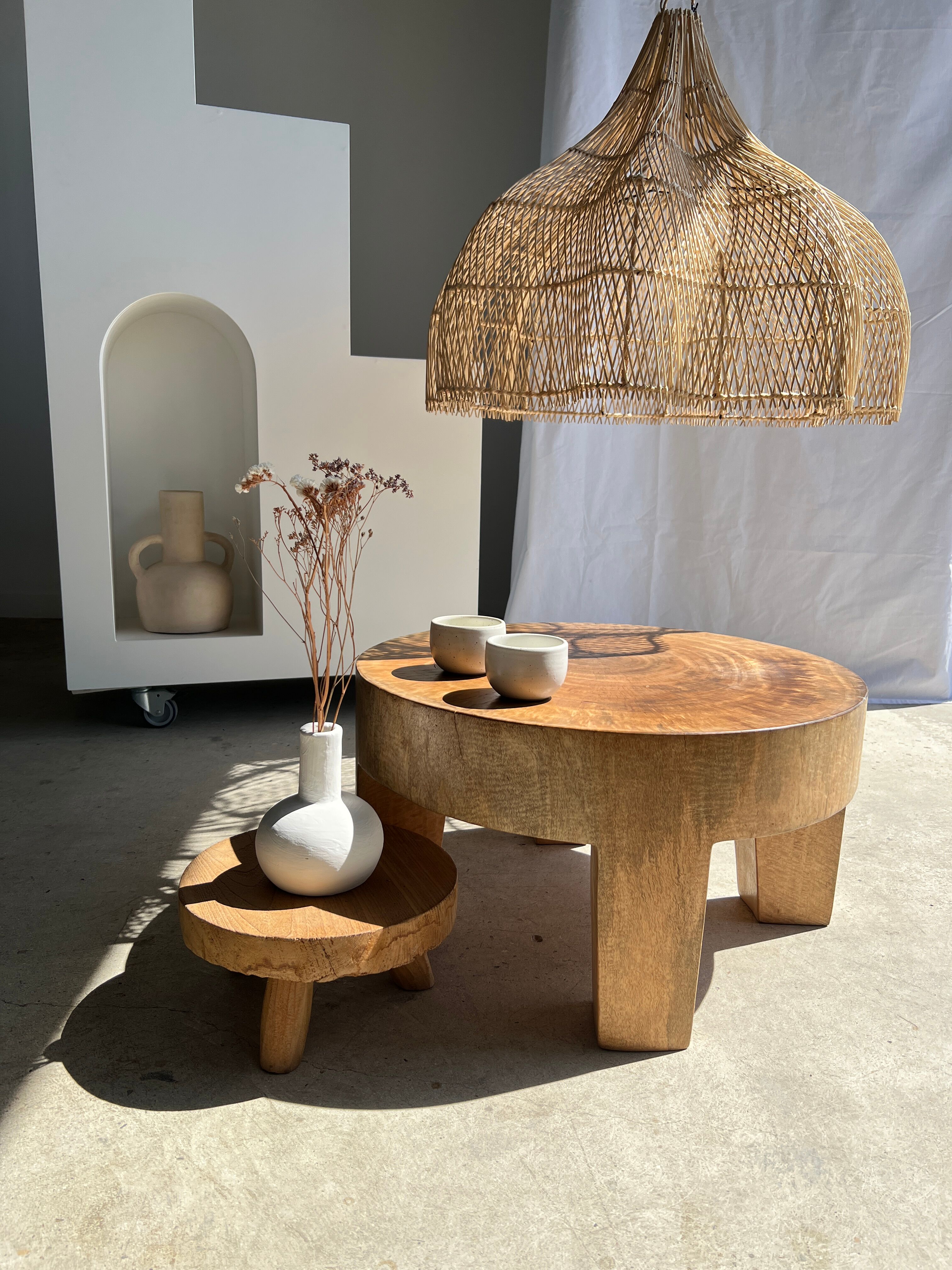 Quadripod coffee table in solid wood monoxyl natural color (dark)