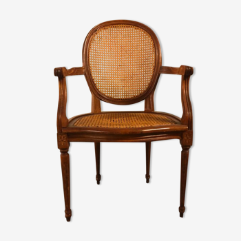 Armrest armchair made of cherry wood