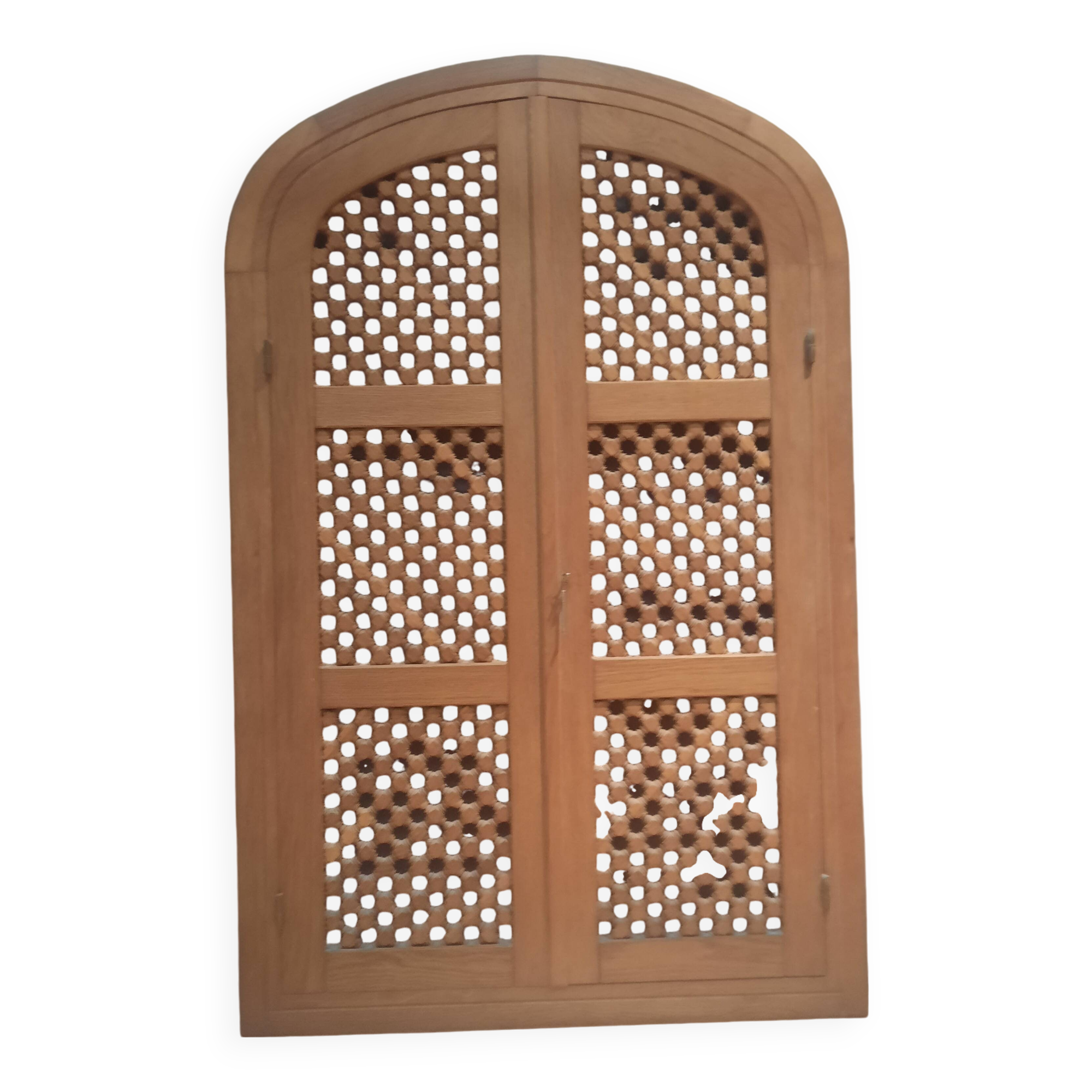 Double oriental door and its frame