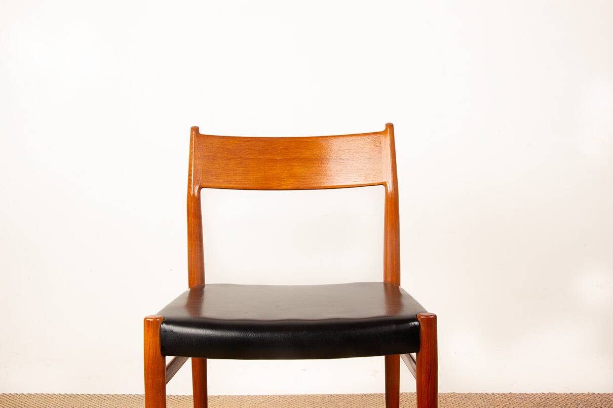 6 Danish chairs in teak and new skai, model 418 Arne Vodder 1960.