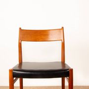 6 Danish chairs in teak and new skai, model 418 Arne Vodder 1960.