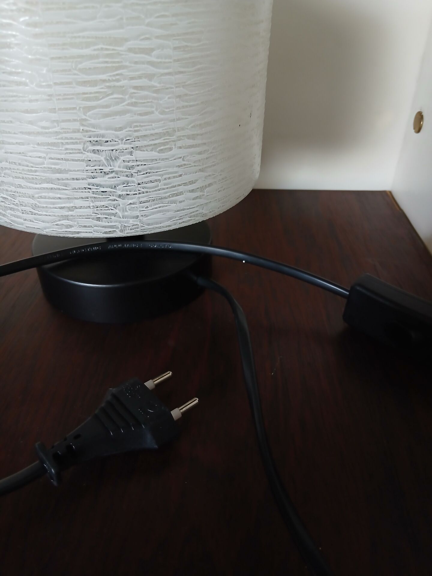 1 vintage table lamp, 4 in stock.