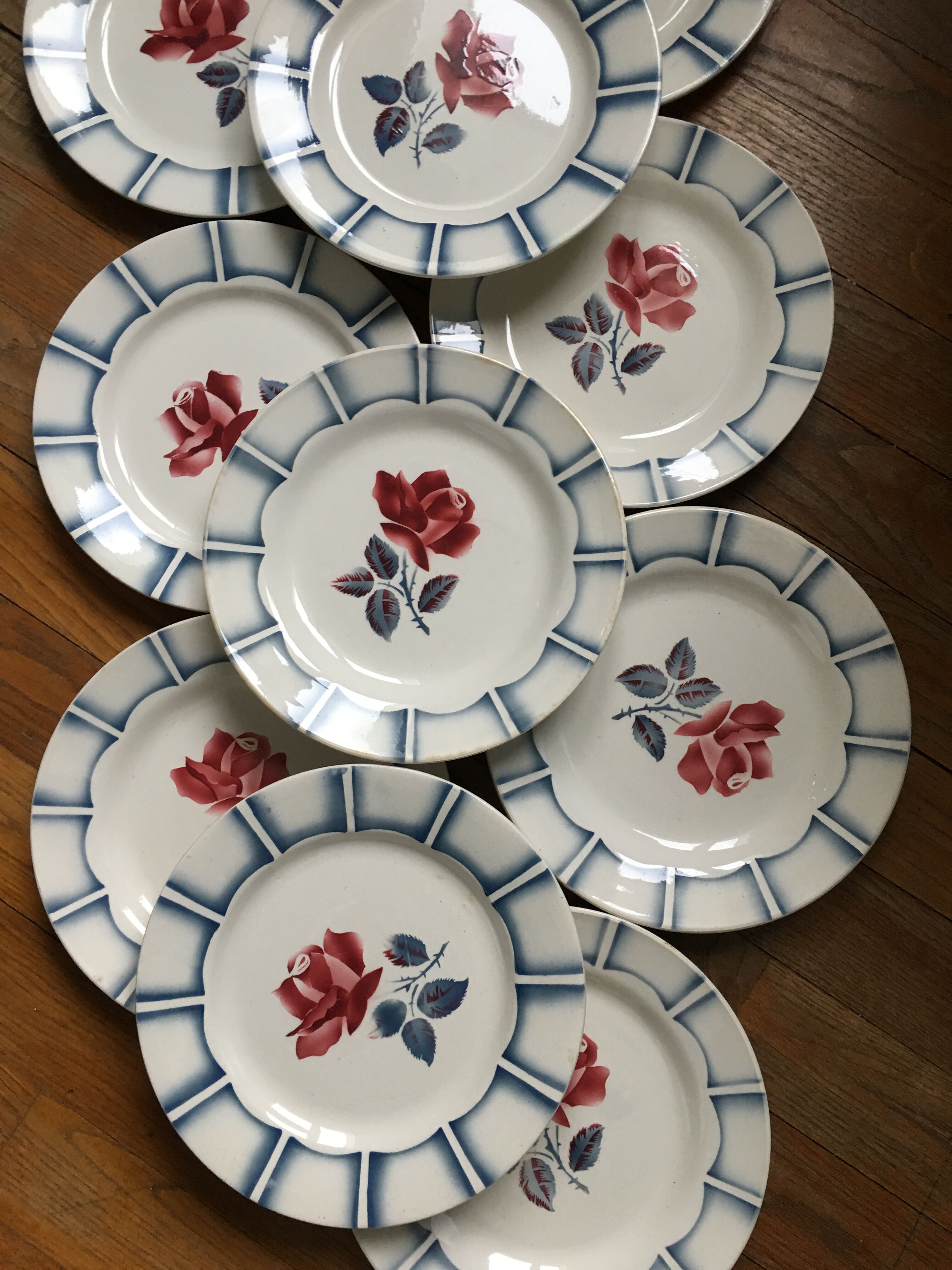 Digoin sarretuemines Dolphin plates