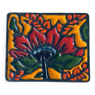 Wall glazed ceramic plate