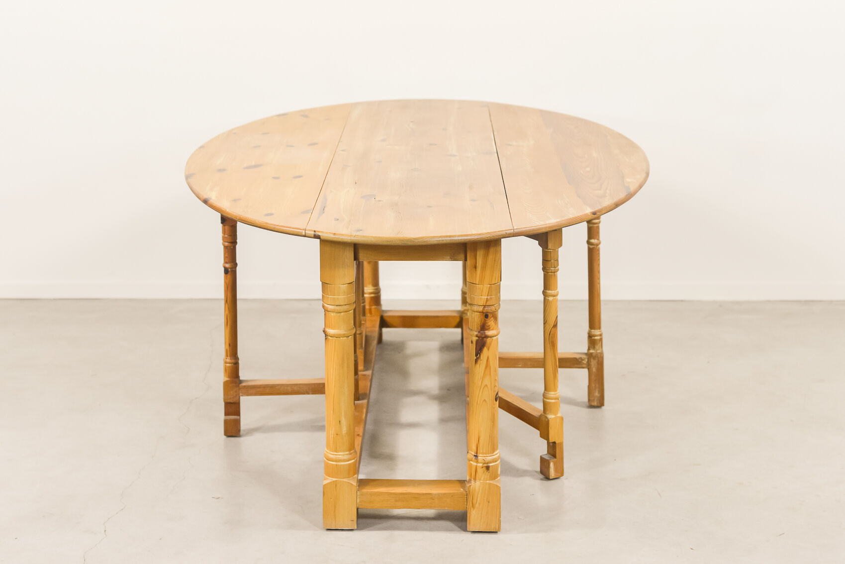 Table gateleg en pin scandinave années 1970
