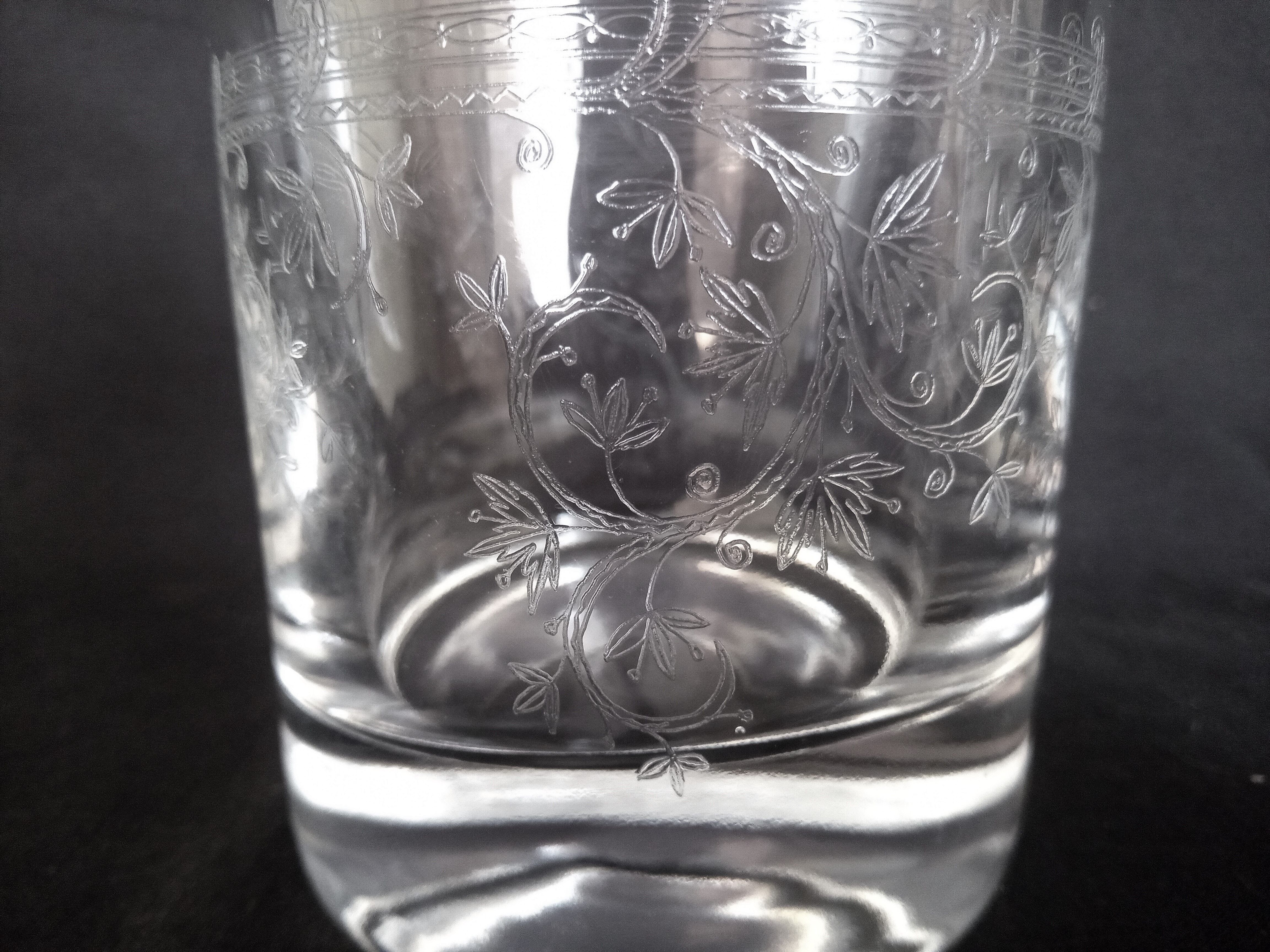 Set of 6 whisky glasses engraved with floral motifs