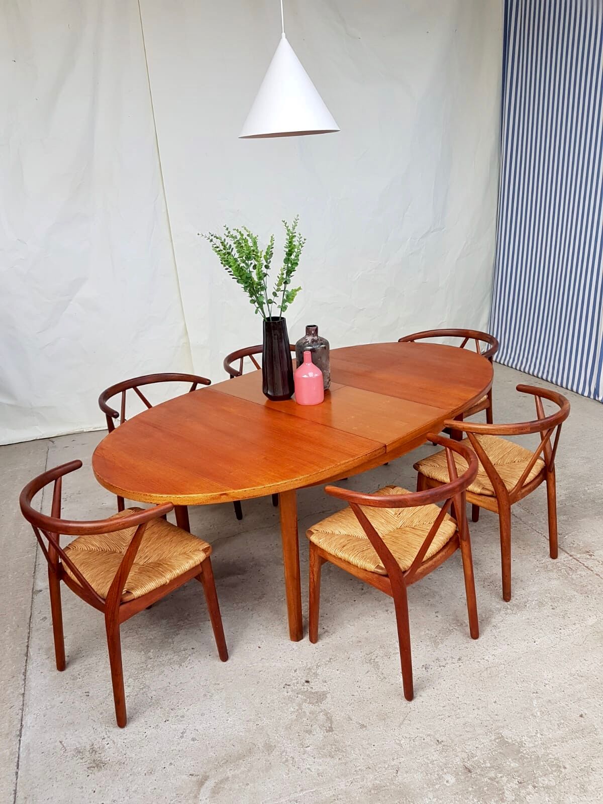 Dining table by William Lawrence