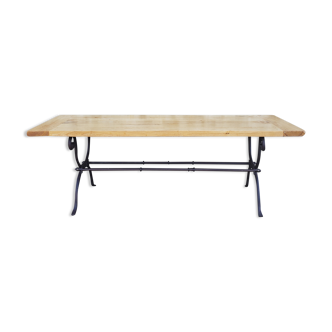 Bistro table in solid elm