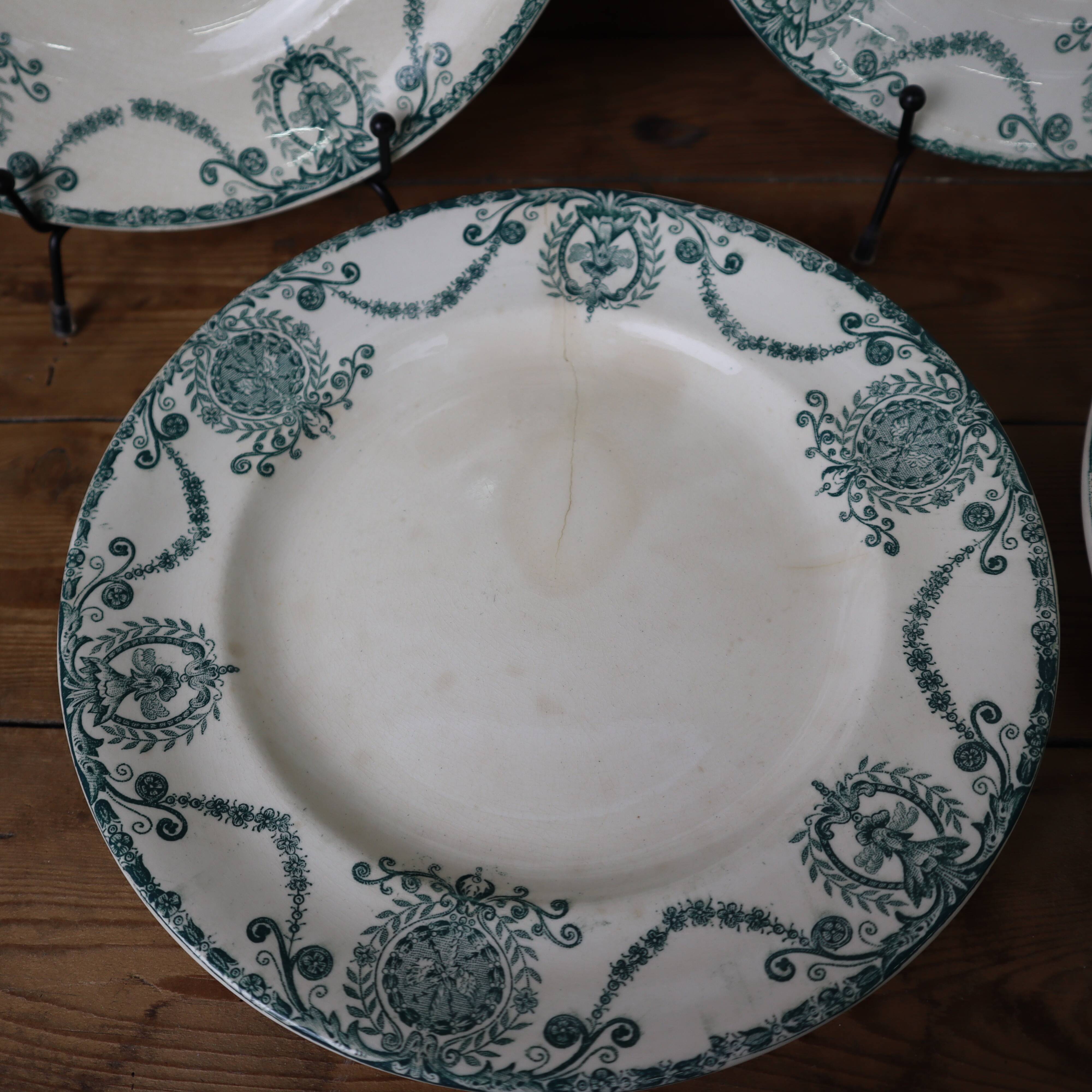 5 old flat plates in Terre de Fer, Pierrefonds model