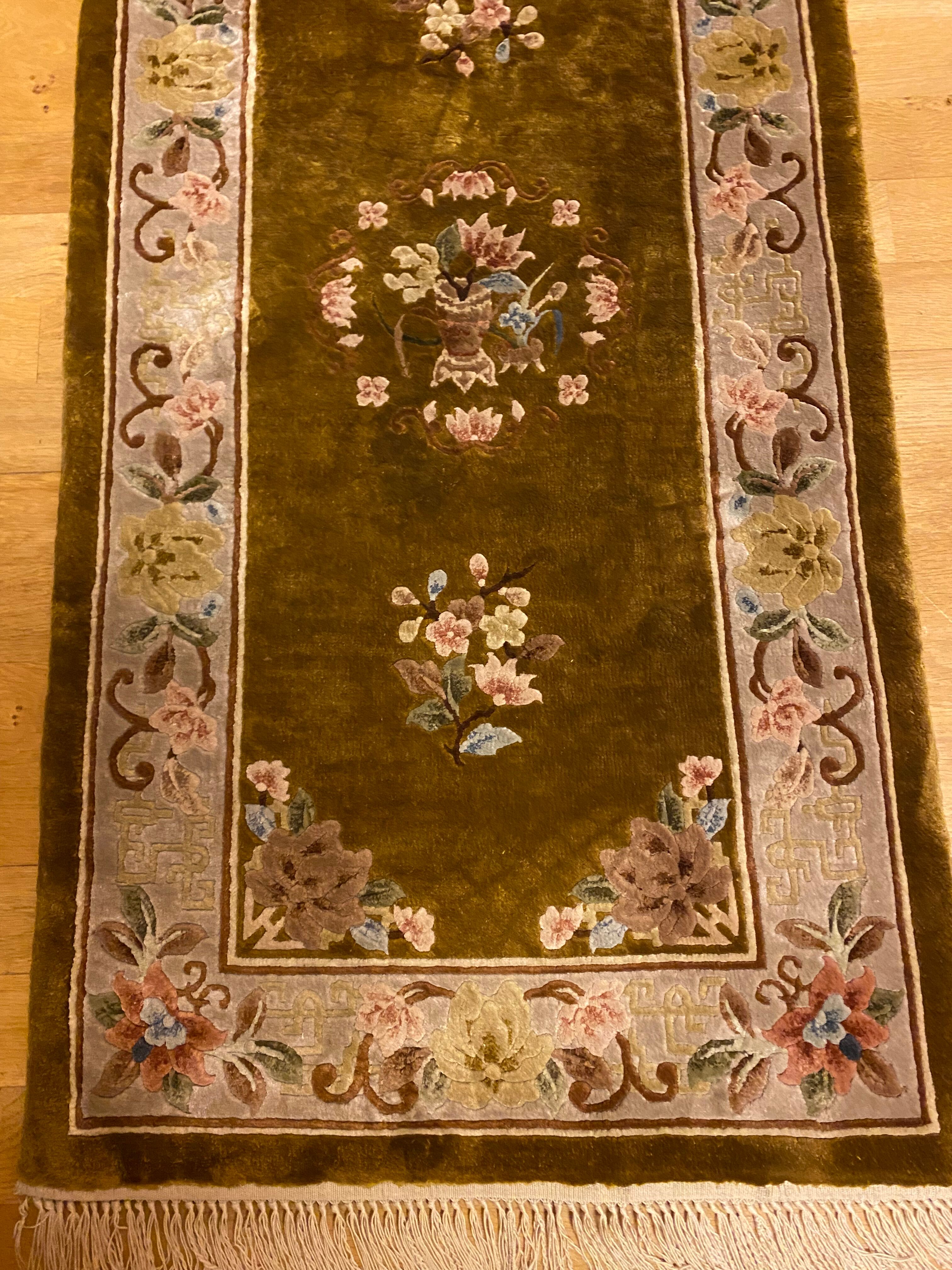 Chinese silk carpet, 124 cm x 62 cm