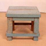 Ancienne petite table de chevet d'atelier en teck birman patine bleue d'origine