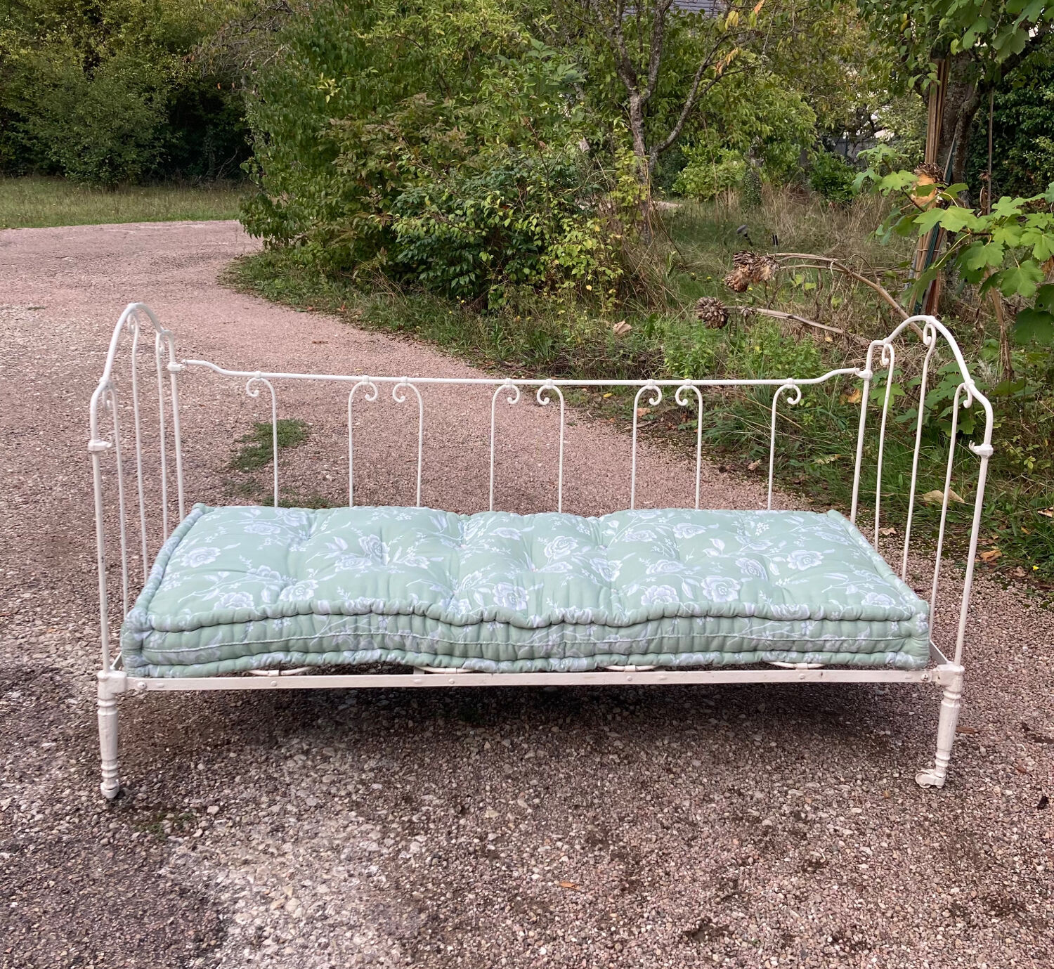 19th century wrought iron baby bed convertible into a bench + wool mattress