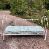 19th century wrought iron baby bed convertible into a bench + wool mattress