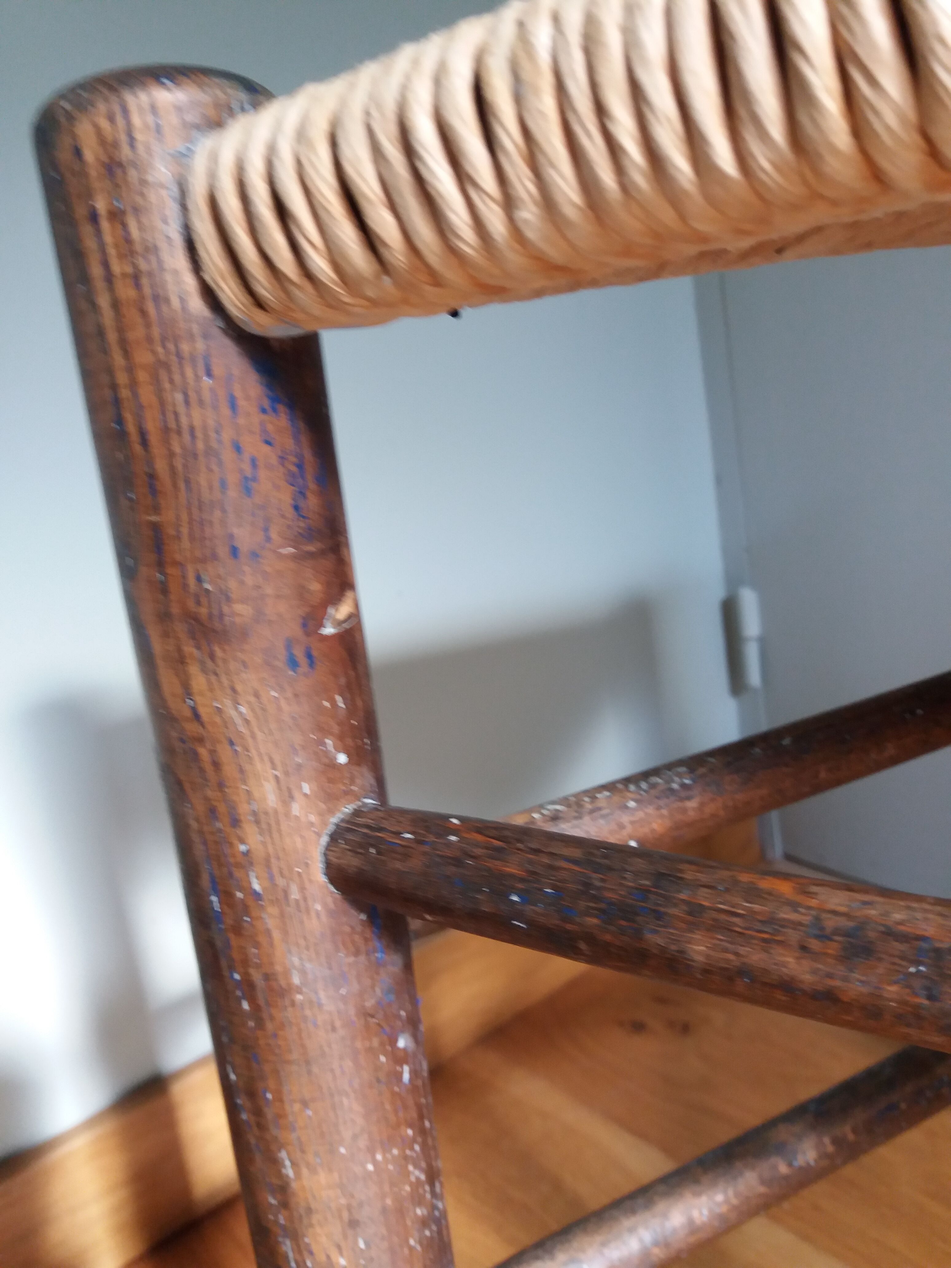 Mulched tripod stool