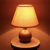 Lampe boule en grès de Guy Baudat, abat jour jaune, années 70