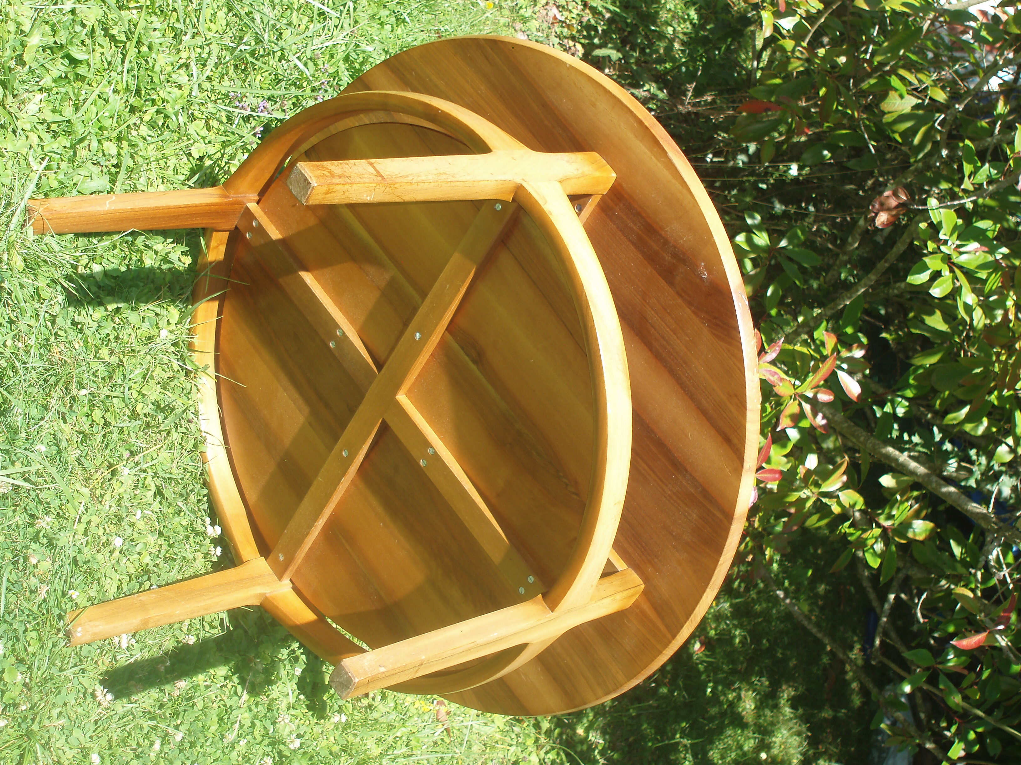Round coffee table in solid walnut double tray of the 1970s