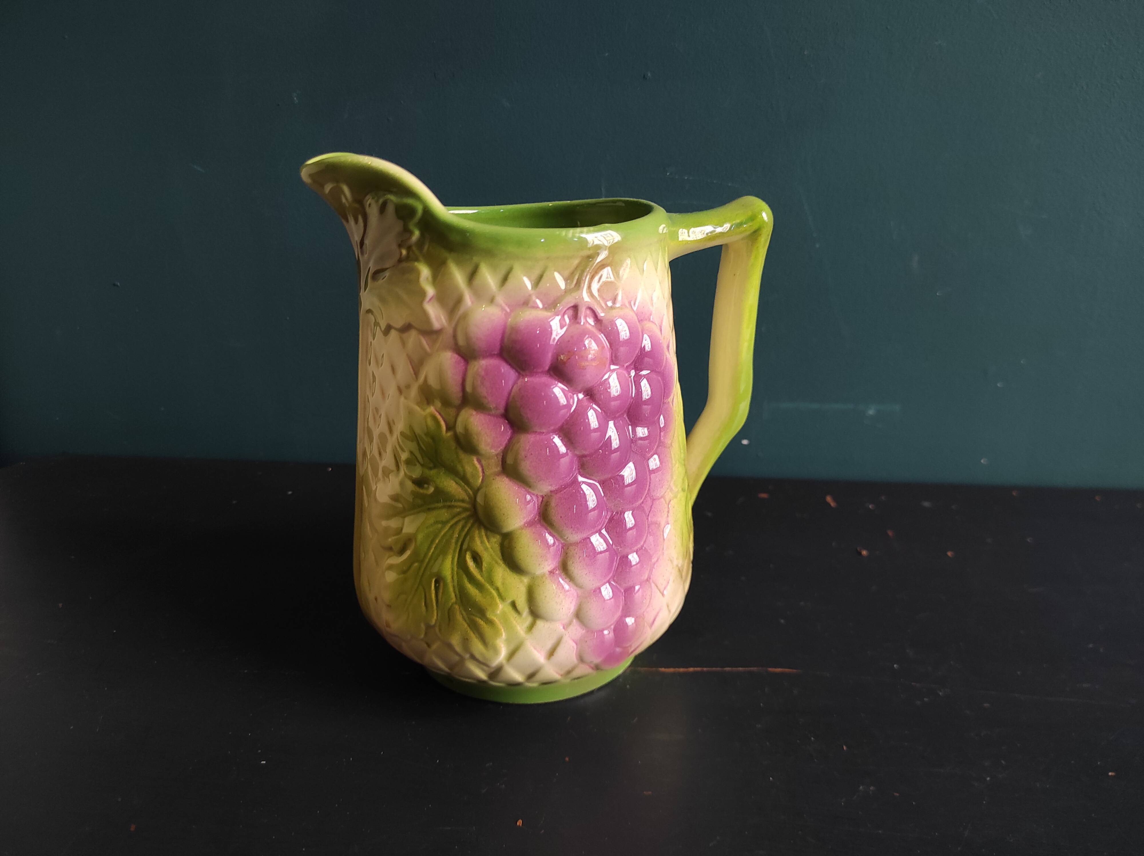 Pichet vintage en barbotine de Saint Clément, France