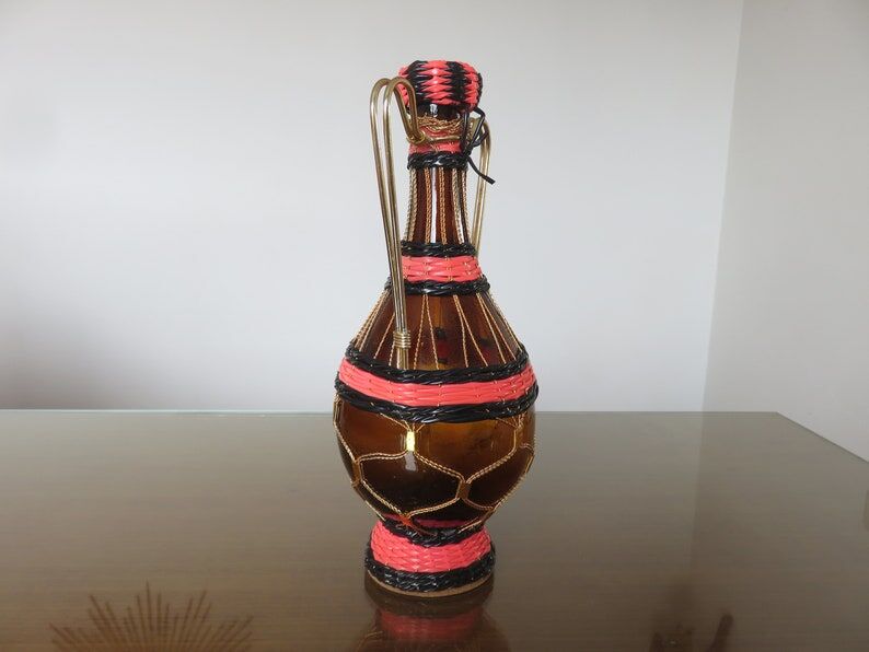 Bottle in pink scoubidou and gold metal 50s 60s