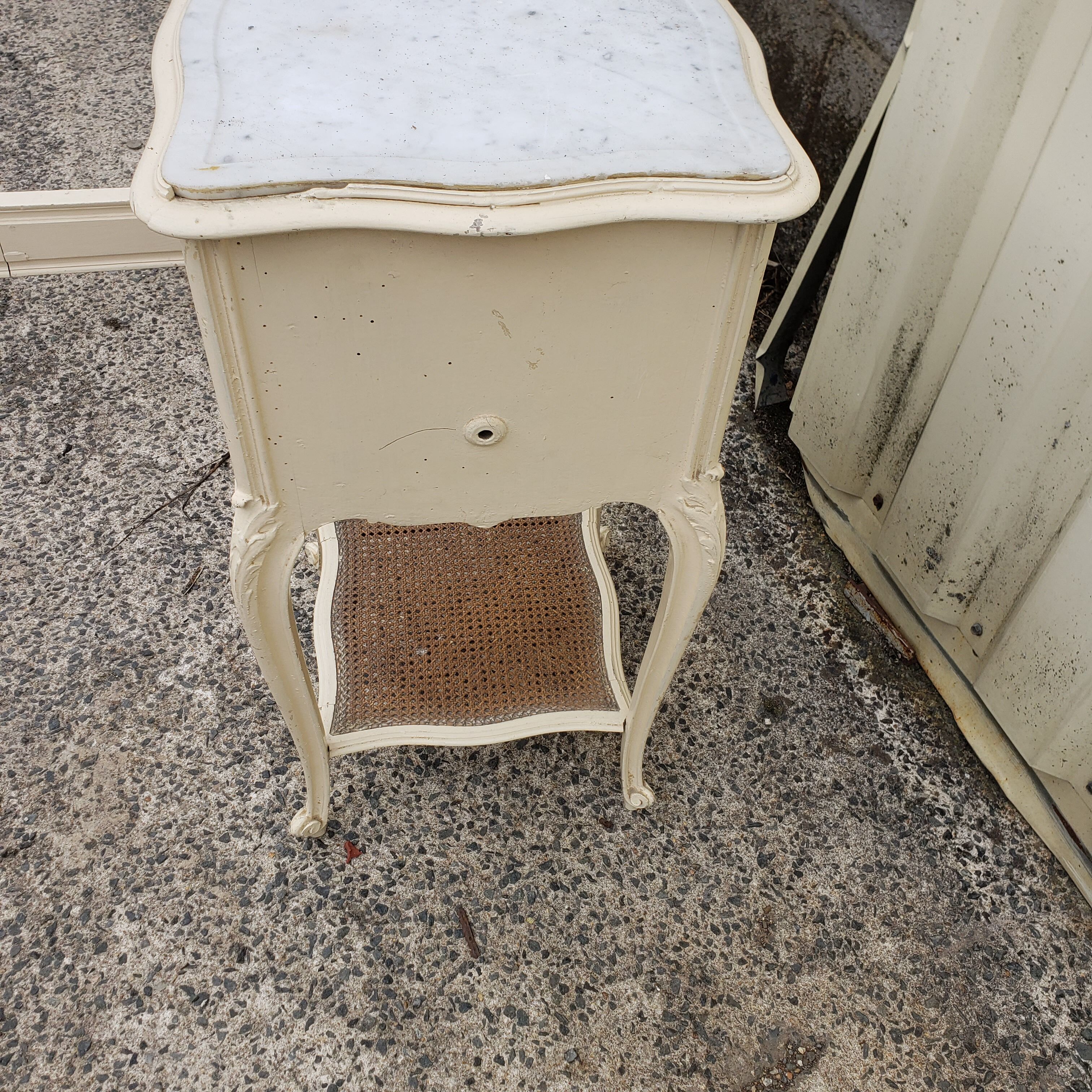 Table de chevet cannage et marbre