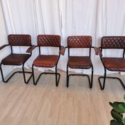 Lot de 4 chaises de salle à manger vintage en cuir matelassé : base en métal noir