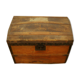 Ancienne malle bombée