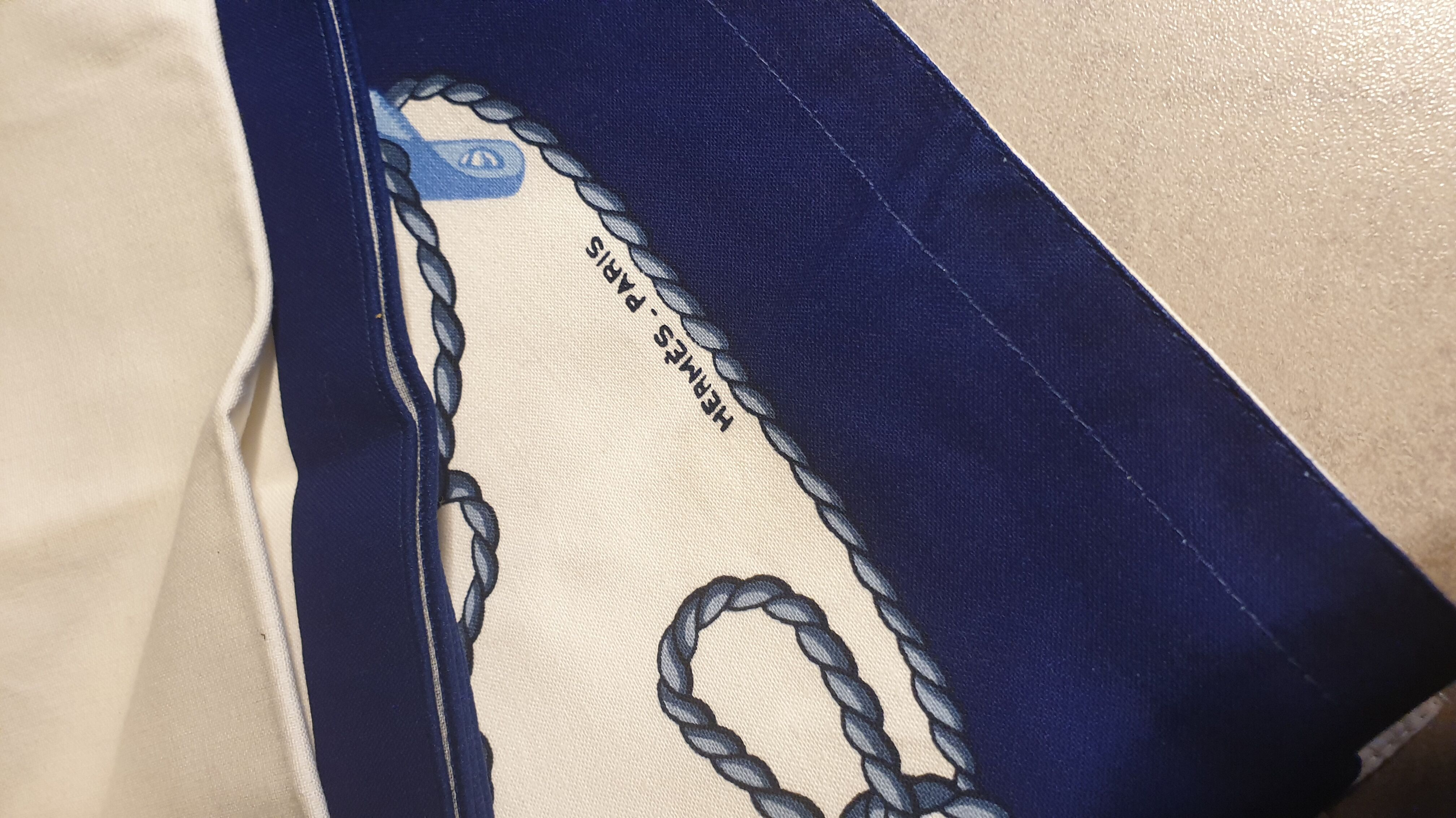 2 table clothes and 2 napkins Hermès House