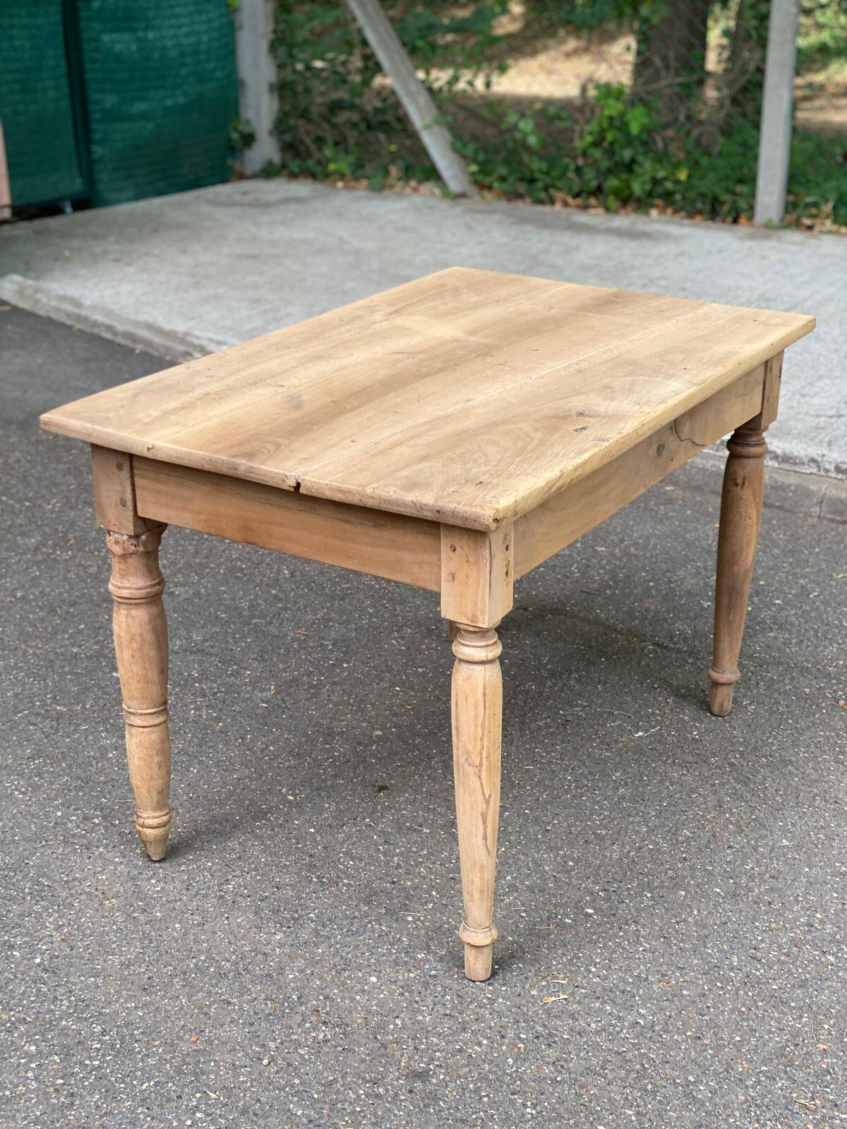 Petite table de ferme compacte 108x70cm décapée style campagne chic