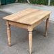 Petite table de ferme compacte 108x70cm décapée style campagne chic