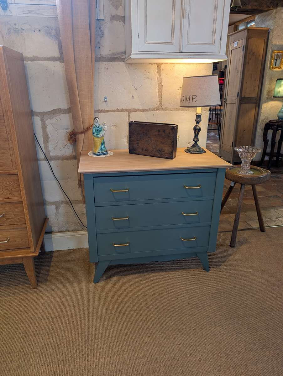 Vintage chest of drawers