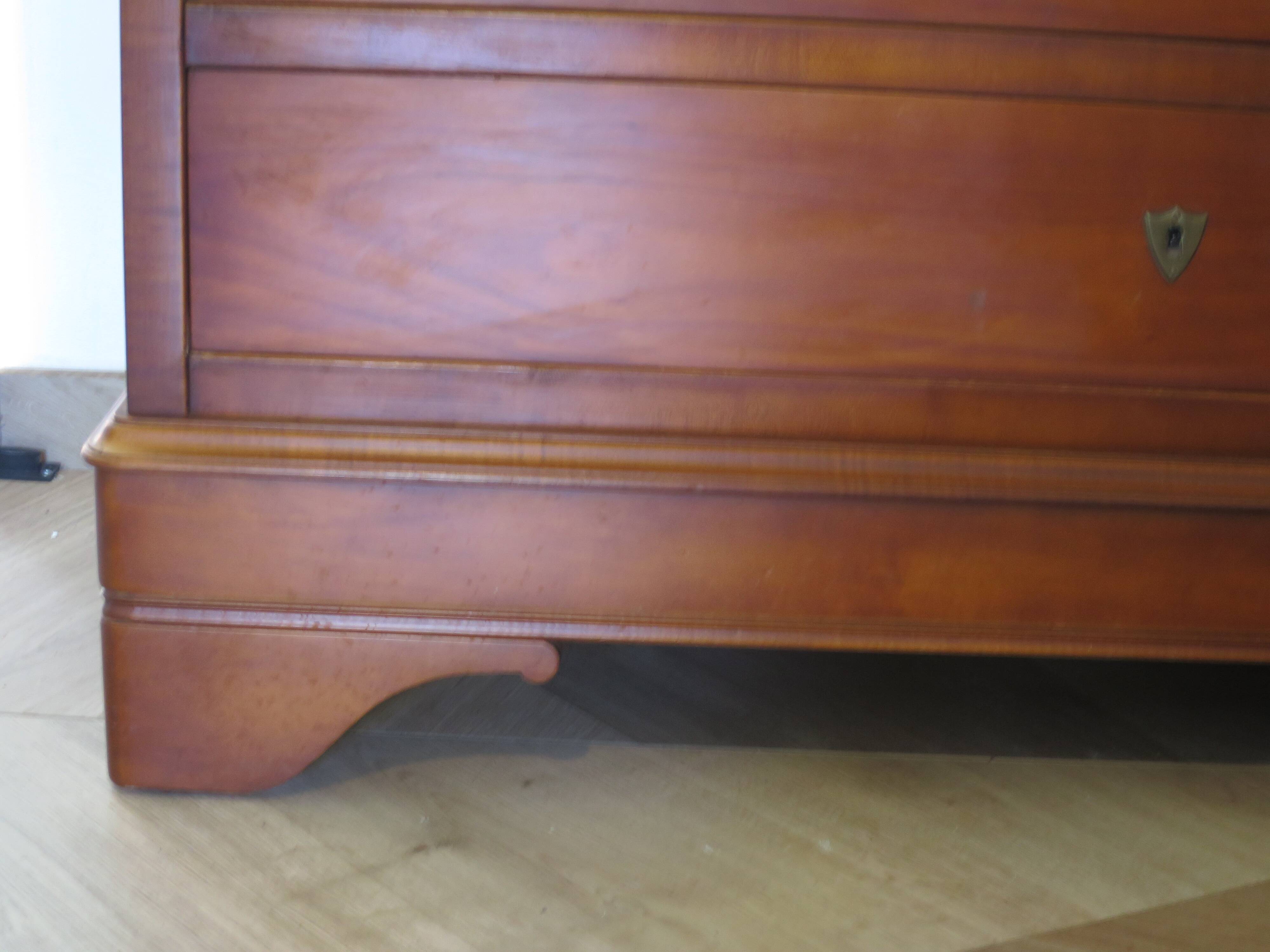 Beautiful Louis Philippe chest of drawers with 4 drawers - 3 locks - in cherry wood - 1980s
