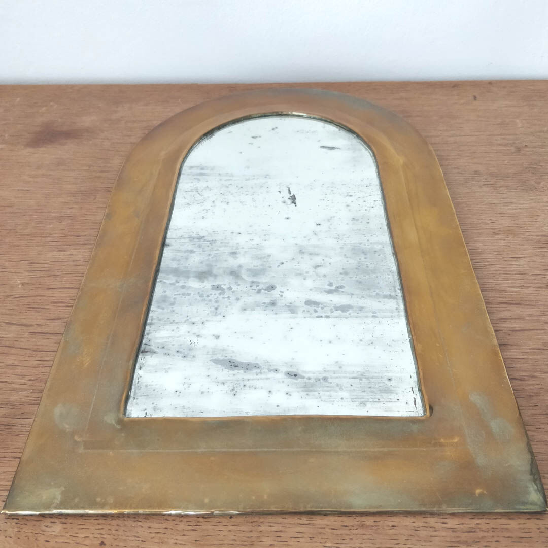 Half-moon brass mirror stitched ice