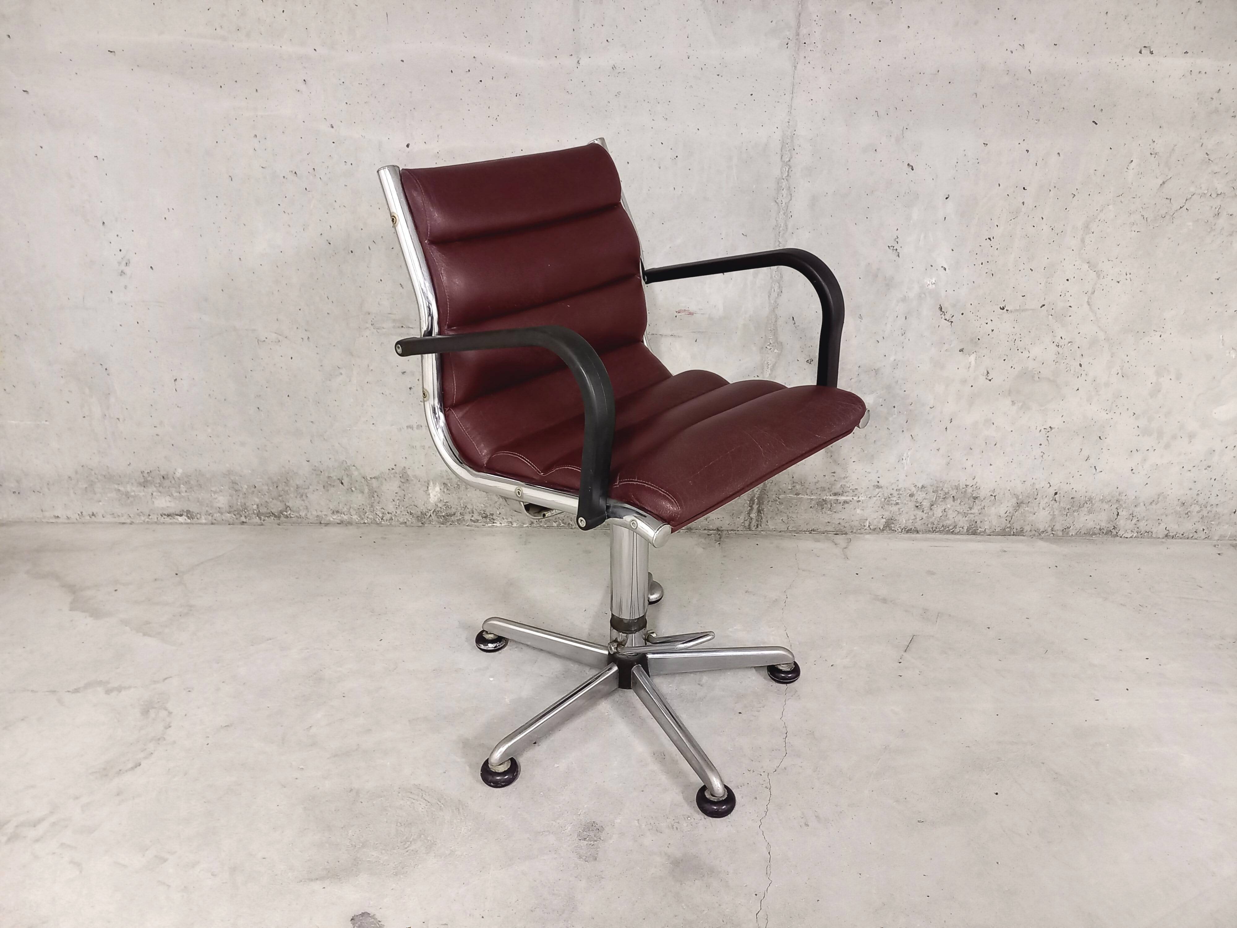 Swivel office chair in chrome-plated metal 70s